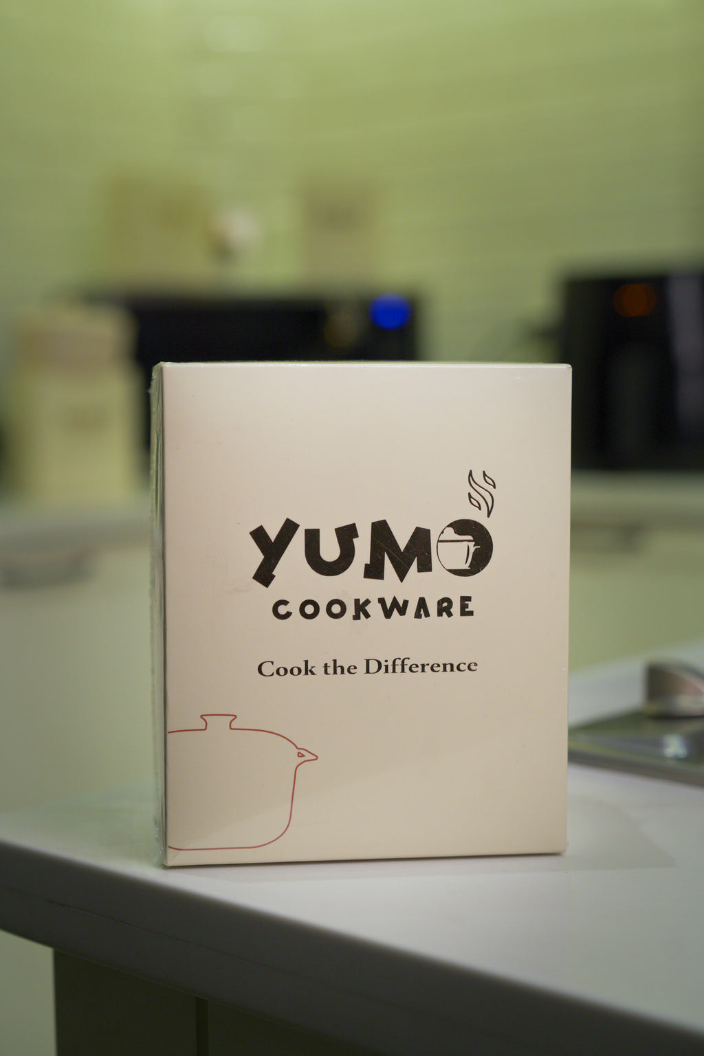 Yumo foldable silicone pot 600 ml, lid on