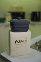 Yumo foldable silicone pot 600 ml, lid on