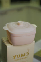 Yumo foldable silicone pot 600 ml, lid on